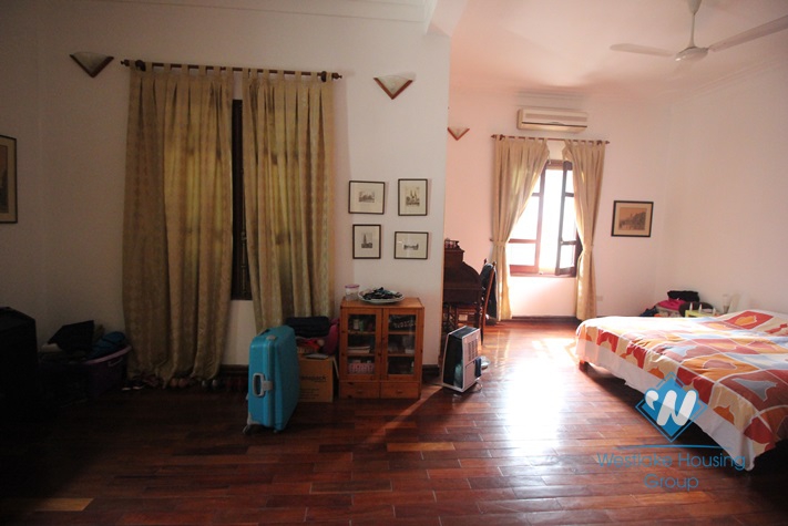 To Ngoc Van 5 bedroom villa with swimming pool for rent