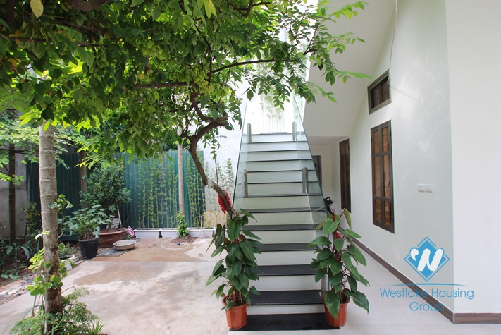 Brand new and nice apartment for rent in Dang Thai Mai st, Tay Ho, Ha Noi