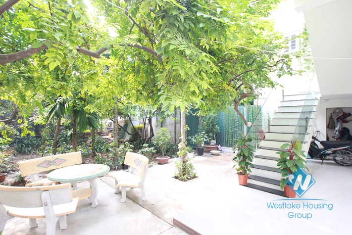 Brand new and nice apartment for rent in Dang Thai Mai st, Tay Ho, Ha Noi