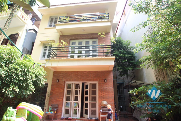 Nice house for rent in Xuan Dieu street, Tay Ho district, Hanoi