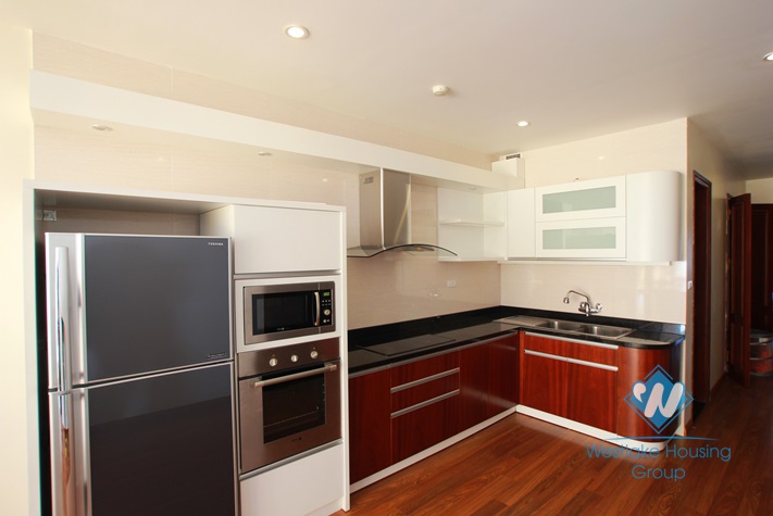 Beautiful 03 bedrooms apartment for rent in Quang An Street, Tay Ho, Ha Noi