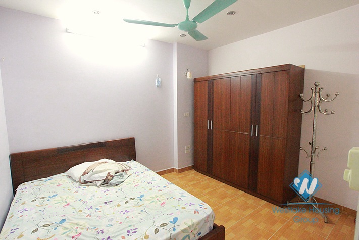Cheap apartment for rent in Xuan Dieu, Tay Ho, Ha Noi 