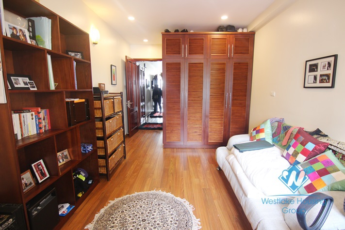 Lakeview three bedrooms apartment for rent in Tay Ho district, Hanoi