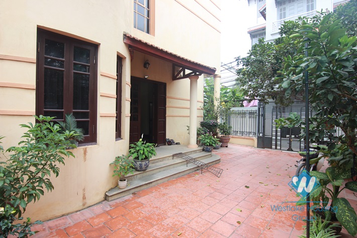 Garden house with 4 bedrooms for rent in Tay Ho area 