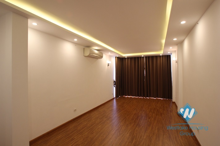 Spacious 5 bedrooms house for rent in Tay Ho District, Ha Noi