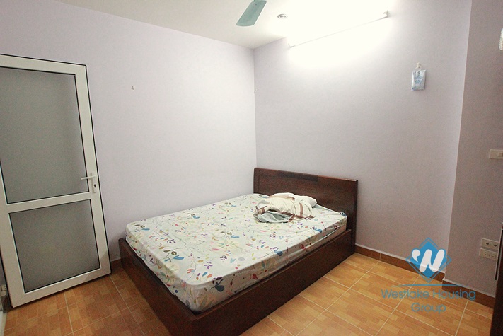 Cheap apartment for rent in Xuan Dieu, Tay Ho, Ha Noi 