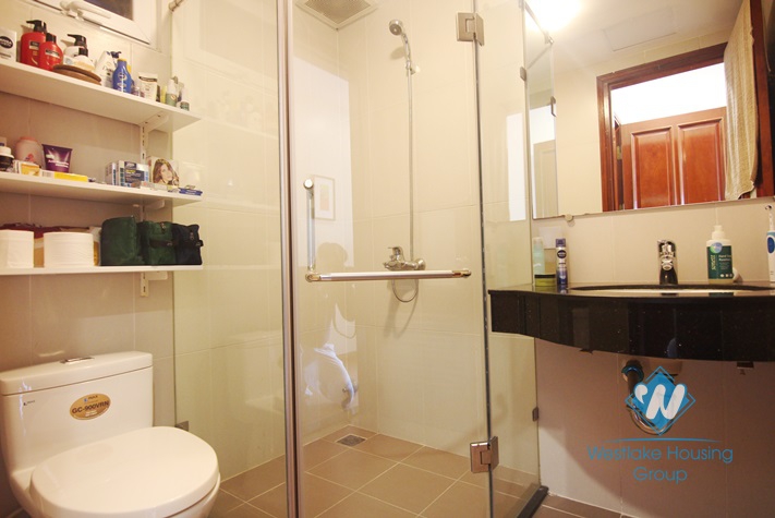 Lakeview three bedrooms apartment for rent in Tay Ho district, Hanoi