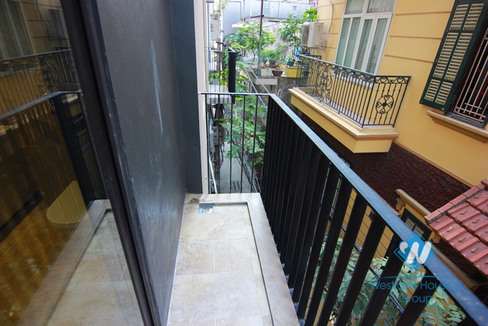 Balcony apartment rental with unsurpassed view of Westlake 
