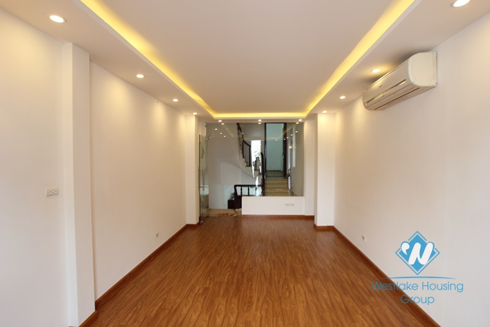 Spacious 5 bedrooms house for rent in Tay Ho District, Ha Noi