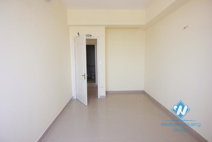 Unfurnished apartment for rent in Lac Long Quan-Tay Ho-Ha Noi