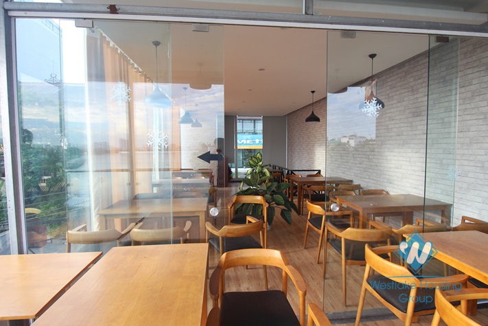 Lakeview house for rent to make restaurant in Xuan Dieu st, Tay Ho district.