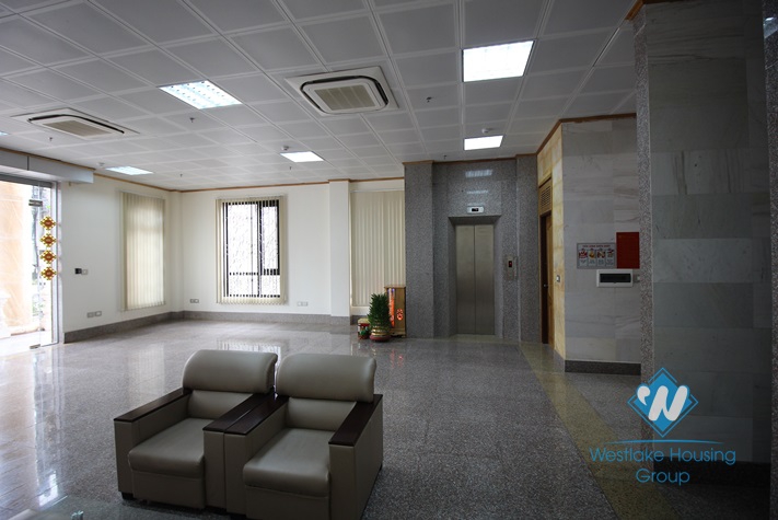 Large office for rent in Lac Long Quan street, Tay Ho , Ha Noi