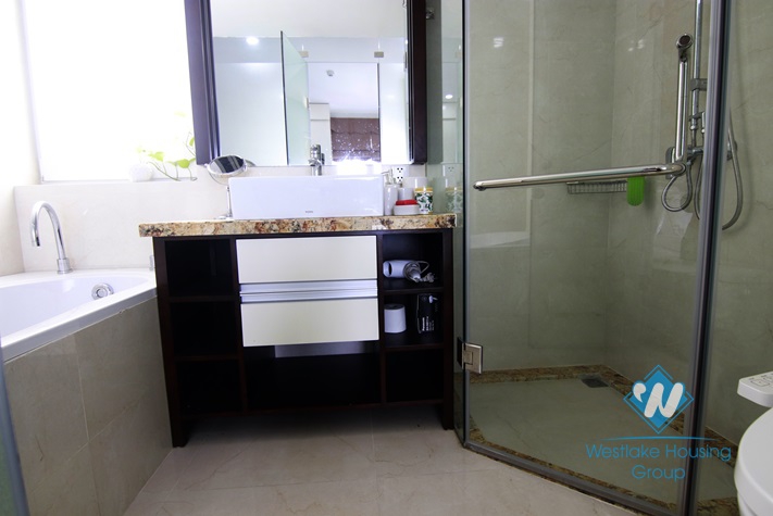 Modern one bedroom apartment for rent in Cua Bac st, Ba Dinh district.