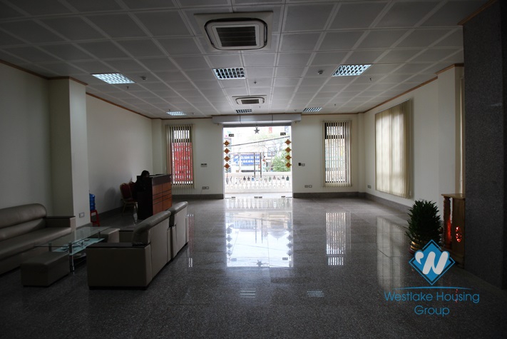 Large office for rent in Lac Long Quan street, Tay Ho , Ha Noi