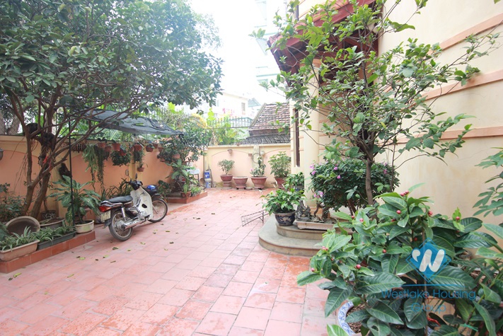 Garden house with 4 bedrooms for rent in Tay Ho area 