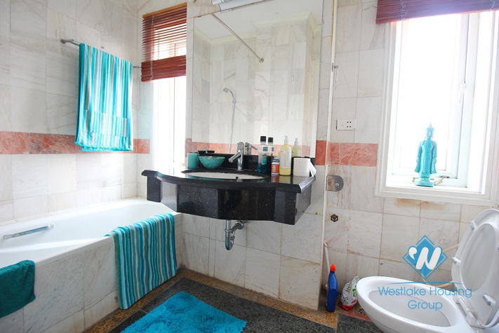 Wonderfull view 2 bedrooms apartment for rent in Tay Ho area.