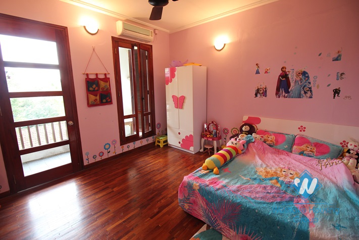 Splendid western style villa with nice yard and beautiful garden near Red River for rent 