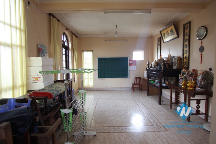 Garden house with 4 bedrooms for rent in Tay Ho area 