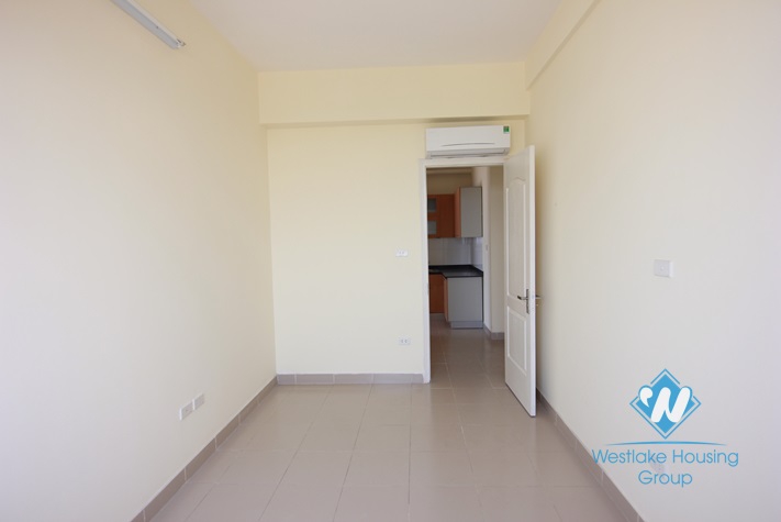 Unfurnished apartment for rent in Lac Long Quan-Tay Ho-Ha Noi