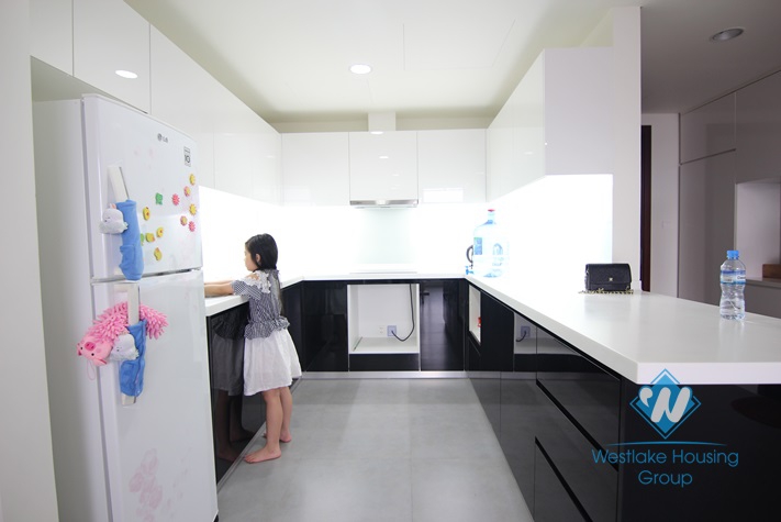 High floor apartment with modern interior is available for rent in Watermark Cau Giay,Hanoi