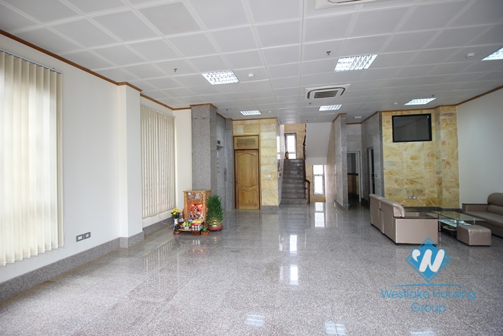 Large office for rent in Lac Long Quan street, Tay Ho , Ha Noi