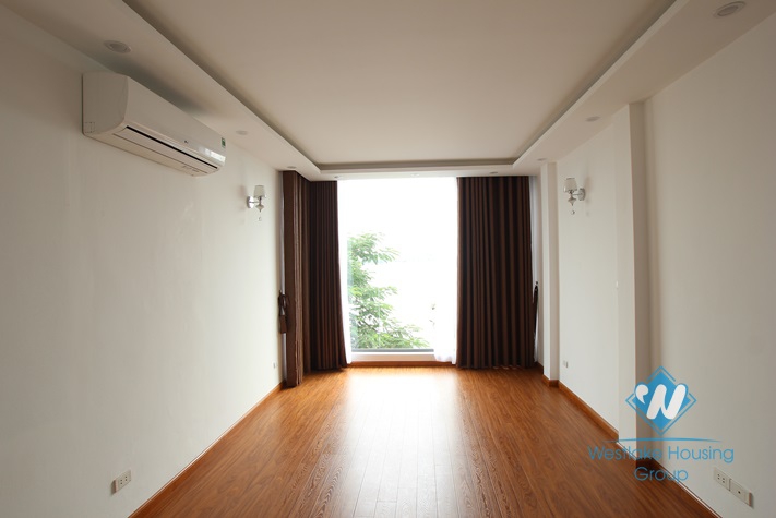 Spacious 5 bedrooms house for rent in Tay Ho District, Ha Noi