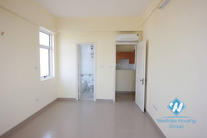 Unfurnished apartment for rent in Lac Long Quan-Tay Ho-Ha Noi
