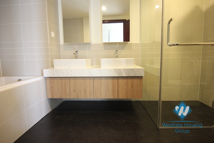 Modern and nice apartment for rent in Watermark