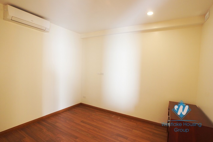 Beautiful 03 bedrooms apartment for rent in Quang An Street, Tay Ho, Ha Noi