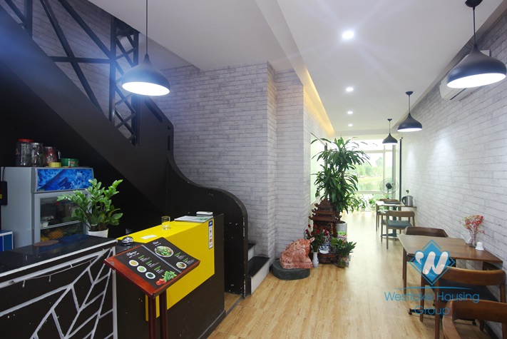 Lakeview house for rent to make restaurant in Xuan Dieu st, Tay Ho district.