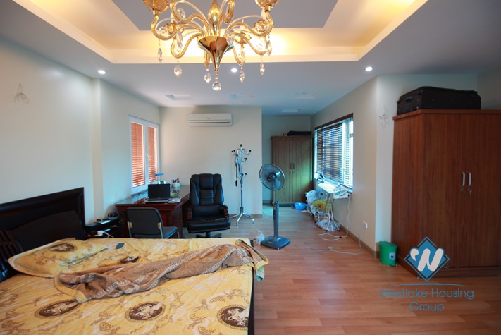 Big house for rent with 6 bedrooms in Tay Ho area