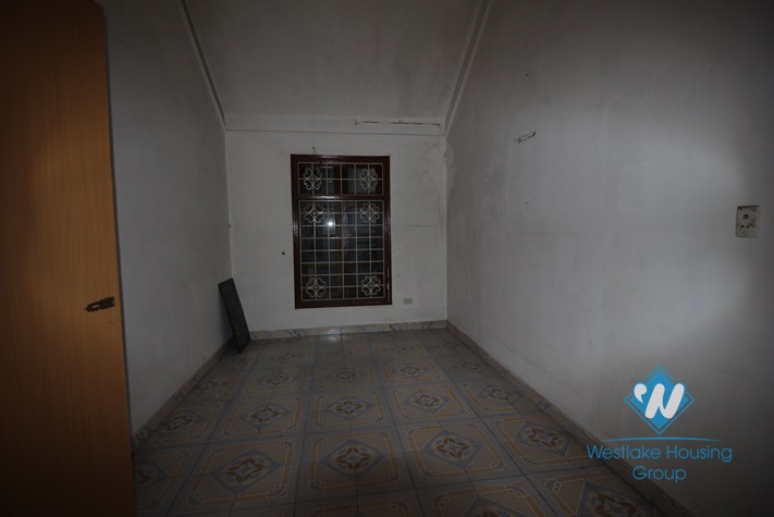 Inexpensive large house with garden and rooftop terrace for rent in Tay Ho, Hanoi