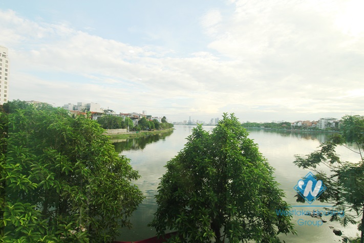 Lakeview house for rent to make restaurant in Xuan Dieu st, Tay Ho district.