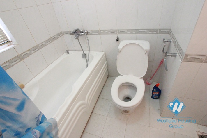 Cheap apartment with 03 bedrooms for rent in Lac Long Quan St, Tay Ho, Ha Noi