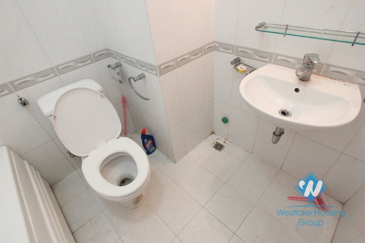 Cheap apartment with 03 bedrooms for rent in Lac Long Quan St, Tay Ho, Ha Noi