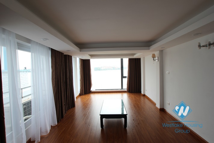 Spacious 5 bedrooms house for rent in Tay Ho District, Ha Noi