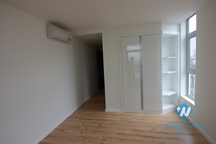 Brand new and nice 02 bedrooms apartment for rent in Water Mark, Lac Long Quan, Hanoi.