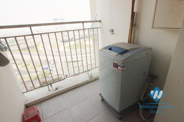 Cheap apartment with 03 bedrooms for rent in Lac Long Quan St, Tay Ho, Ha Noi