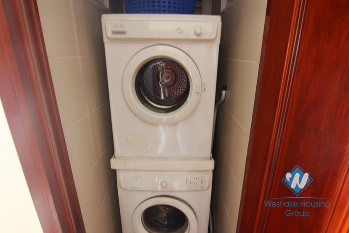 Lakeview three bedrooms apartment for rent in Tay Ho district, Hanoi