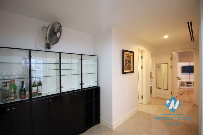 Beautifull apartment with lake view for rent in Goden westlake