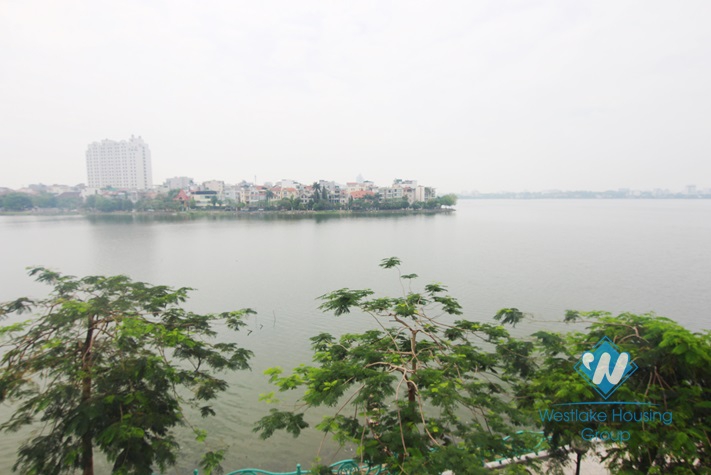 Lakeview three bedrooms apartment for rent in Tay Ho district, Hanoi