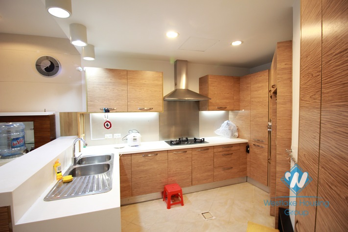 Beautifull apartment with lake view for rent in Goden westlake