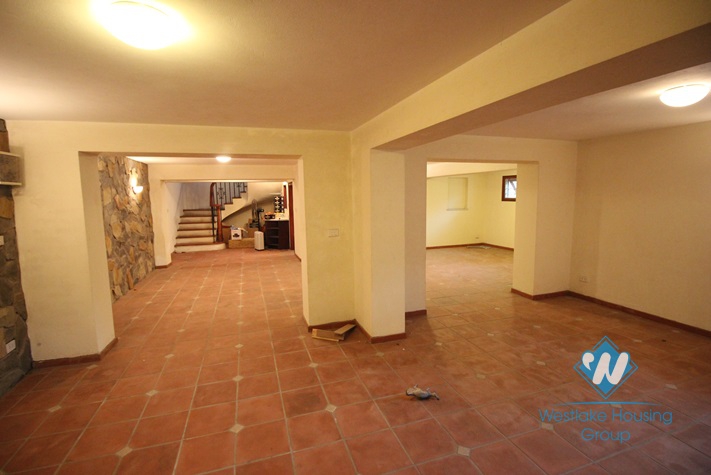 Splendid western style villa with nice yard and beautiful garden near Red River for rent 