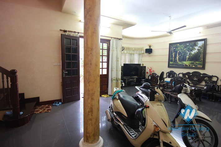 Garden house with 4 bedrooms for rent in Tay Ho area 