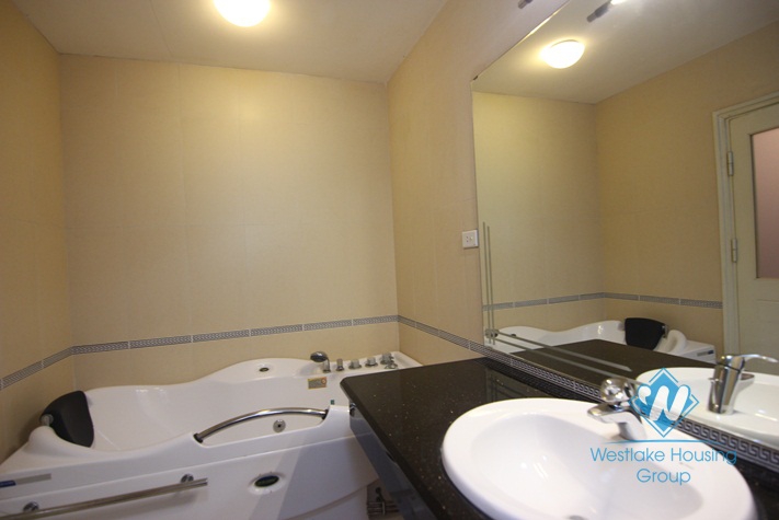 A lakeside 2 bedroom apartment for rent in Yen Phu village