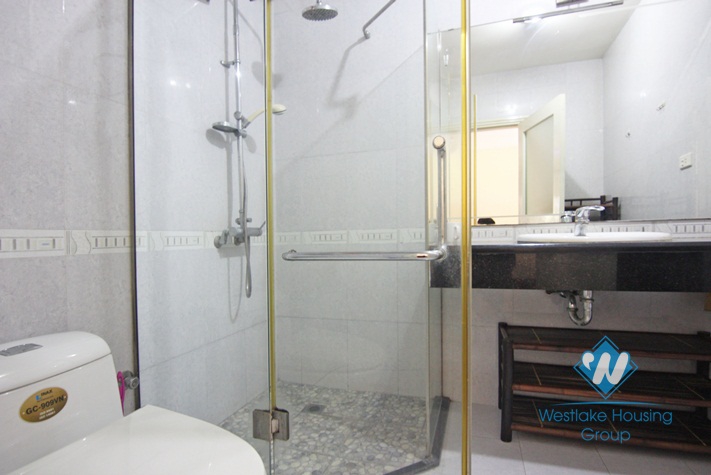 A lakeside 2 bedroom apartment for rent in Yen Phu village