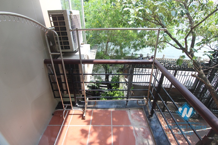 A lakeside 2 bedroom apartment for rent in Yen Phu village