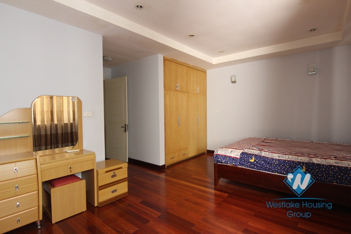 A lakeside 2 bedroom apartment for rent in Yen Phu village