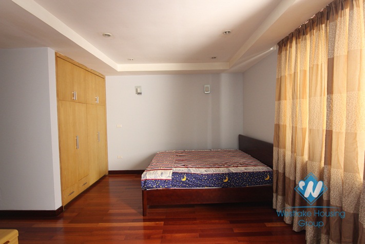 A lakeside 2 bedroom apartment for rent in Yen Phu village