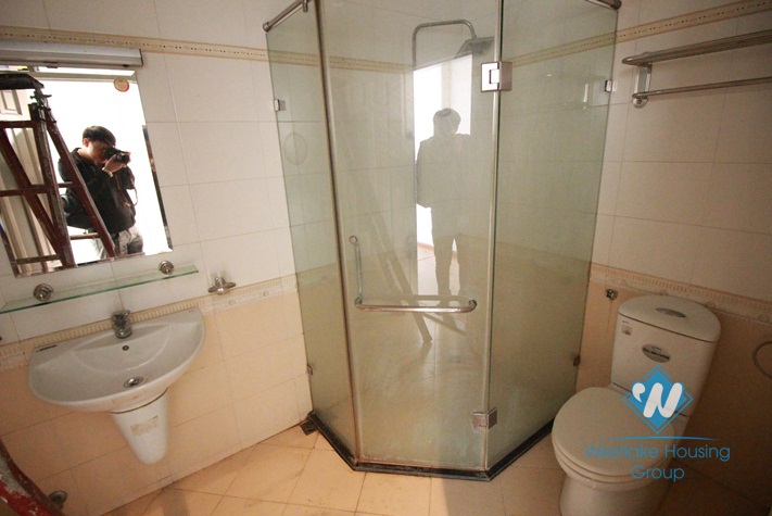 Yen Phu island spacious apartment for rent with huge balcony & bathtub 